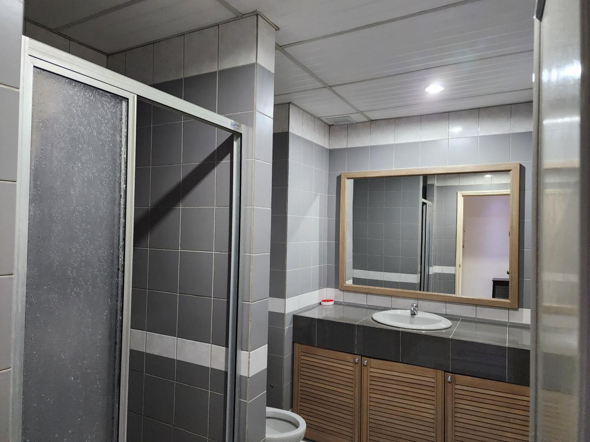 Riverbank Suites Kuching Waterfront Exteriör bild