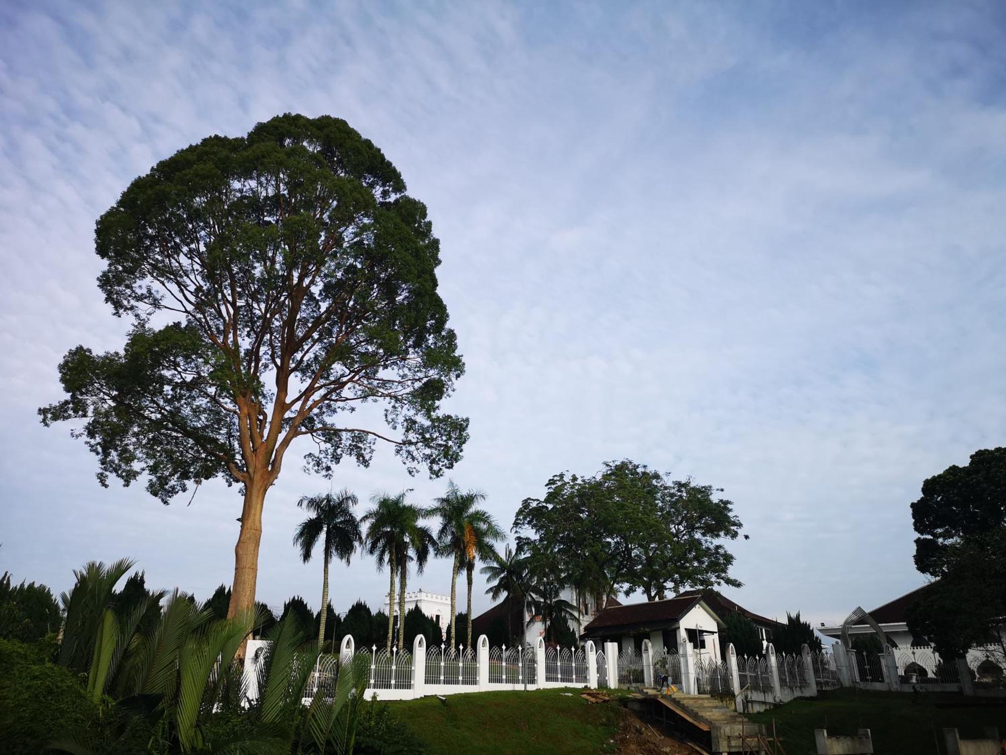 Riverbank Suites Kuching Waterfront Exteriör bild