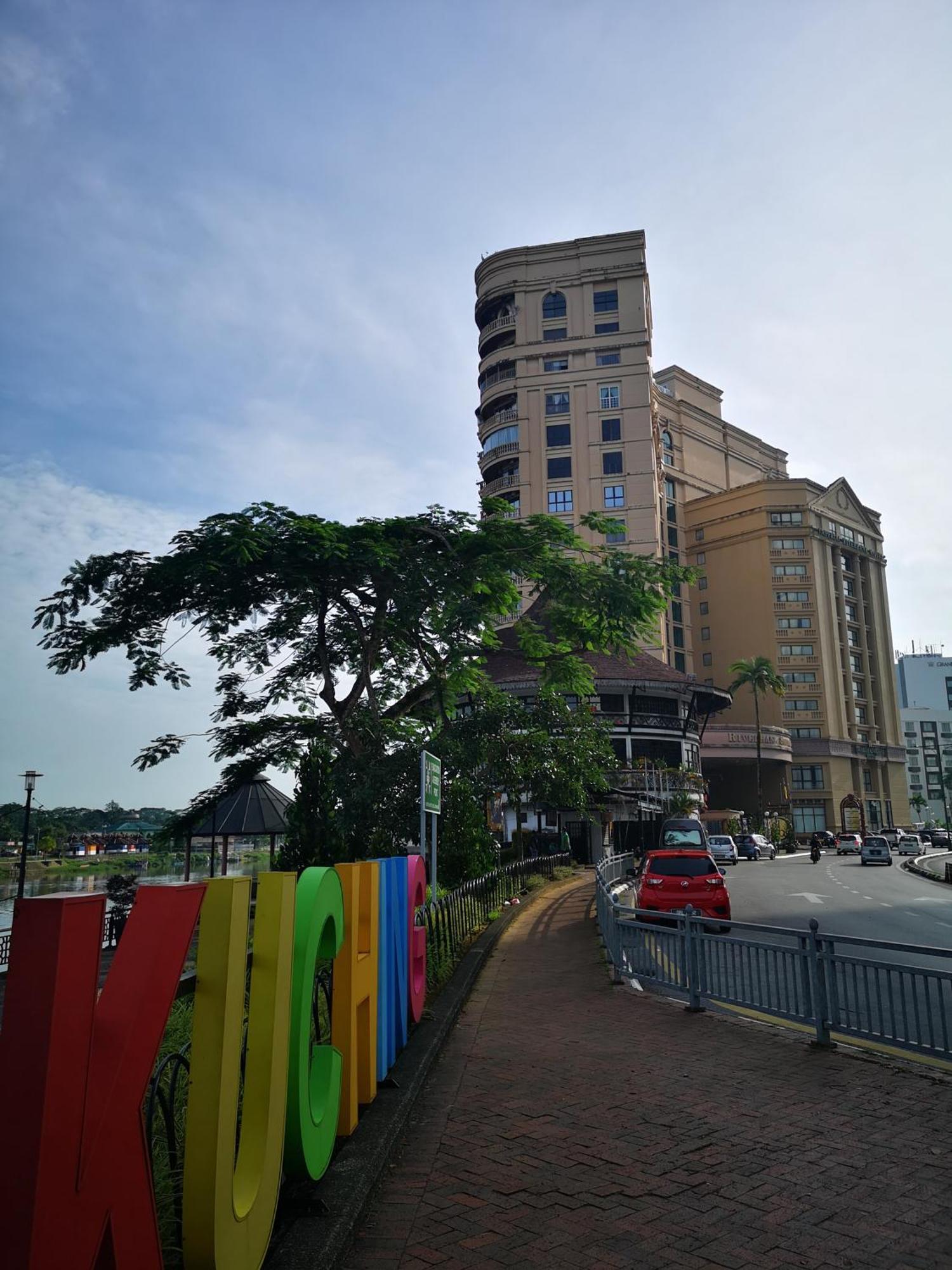 Riverbank Suites Kuching Waterfront Exteriör bild